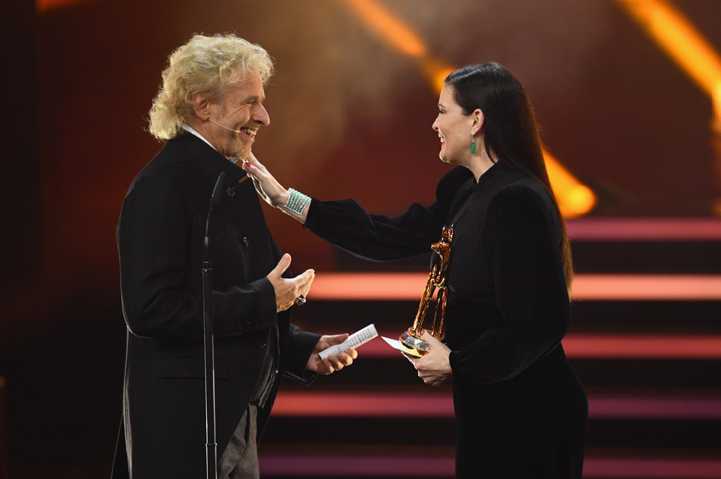 Presenting an award to Thomas Gottschalk