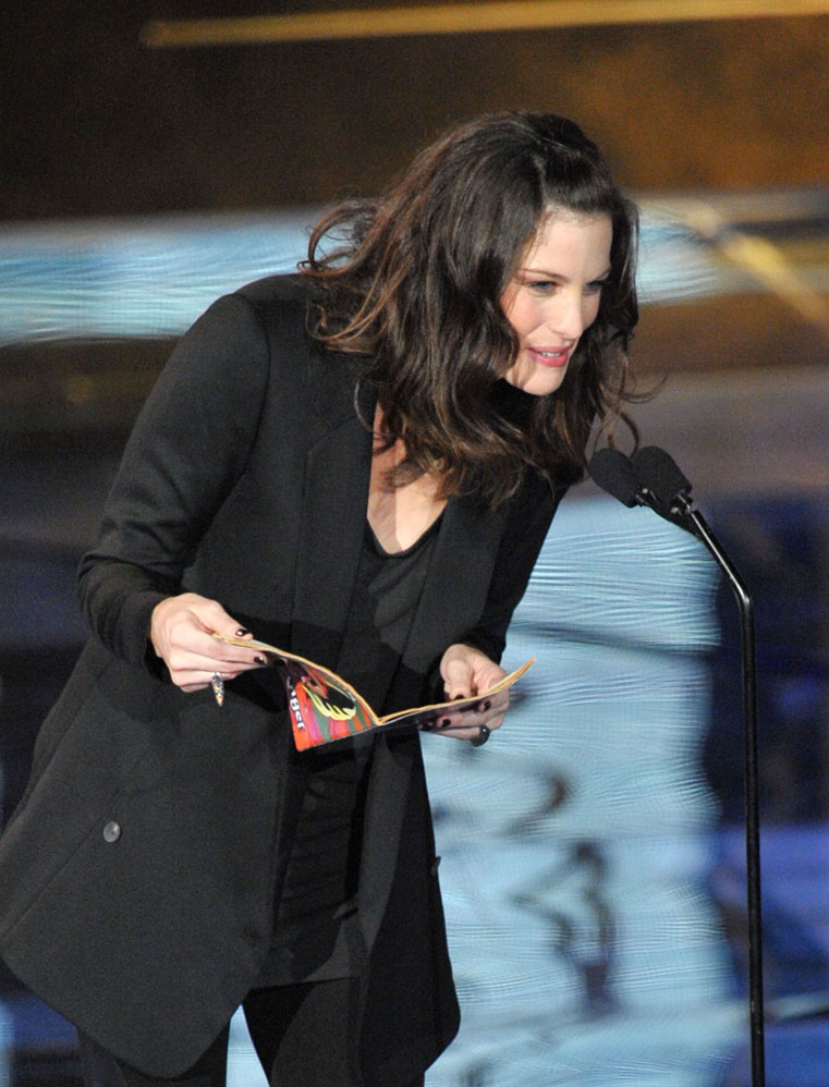 Presenting "Best Horror Actor" award