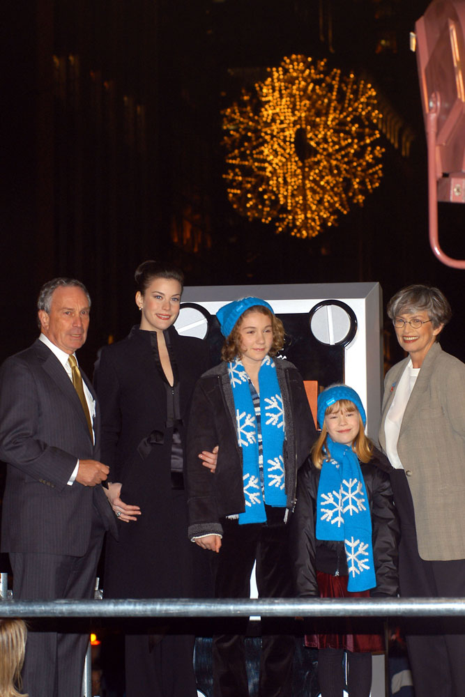 with NYC Mayor Michael Bloomberg, UNICEF contest winners and Judy Collins - at UNICEF snowflake lighting ceremony, New York, November 20th 2003