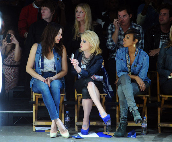 with Jim Wallerstein, mom Bebe Buell, Kelly Osborne and Kelly Rowland