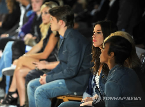with Magnus Carlsen, Kelly Osborne and Kelly Rowland