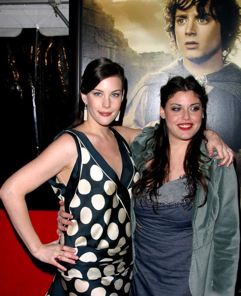 with sister Mia Tyler - at The Two Towers Premiere, New York, December 5th 2002