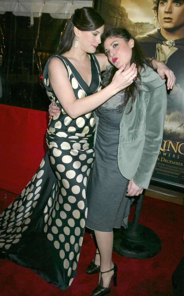 with sister Mia Tyler - at The Two Towers Premiere, New York, December 5th 2002