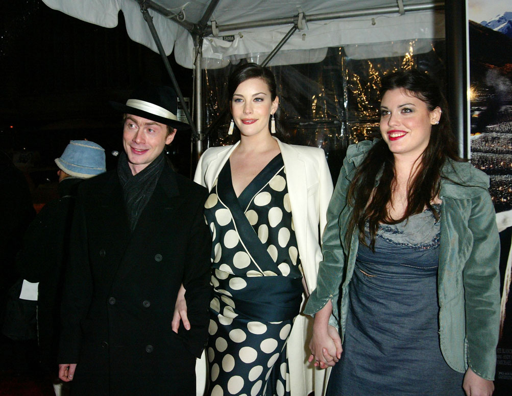 with fiance Royston Langdon and sister Mia Tyler