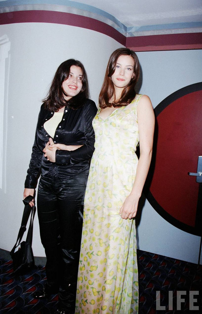 with sister - Mia Tyler