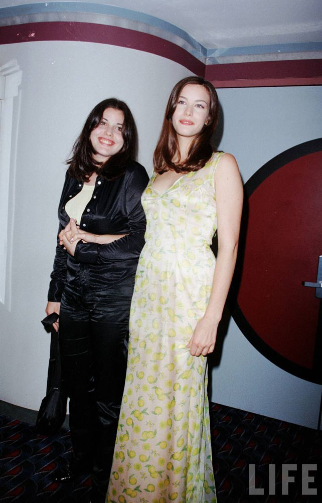 with sister - Mia Tyler